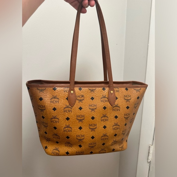 MCM Médium size Tote - Picture 5 of 10